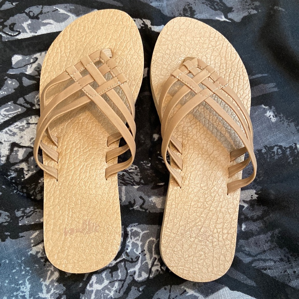 Tan and Tobacco Brown Yoga Sandy Flip-flop